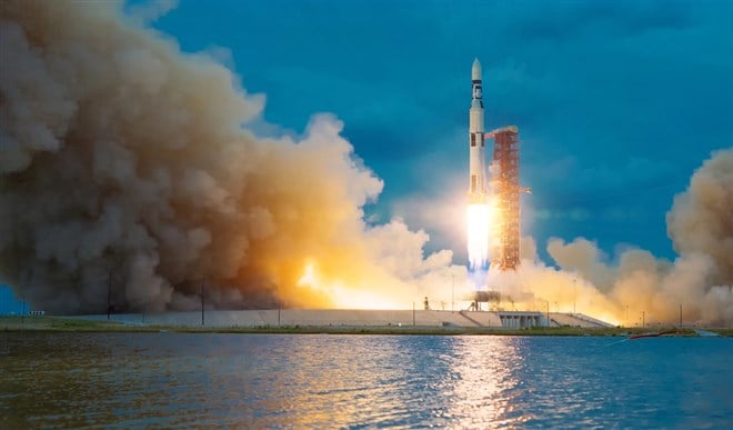 Rocket takes off into the sky. Lots of smoke and gas. The elemen — Photo