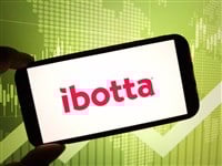 Konskie, Poland - June 09, 2024: Ibotta Inc company logo displayed on mobile phone — Stock Editorial Photography