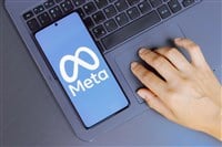 July 22, 2024, Paraguay. In this photo illustration, the Meta Platforms, Inc. logo is displayed on a smartphone screen — Stock Editorial Photography