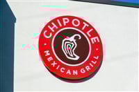East Lansing, MI - August 31, 2024: Chipotle Mexican Grill Logo on Building. High quality photo — Stock Editorial Photography